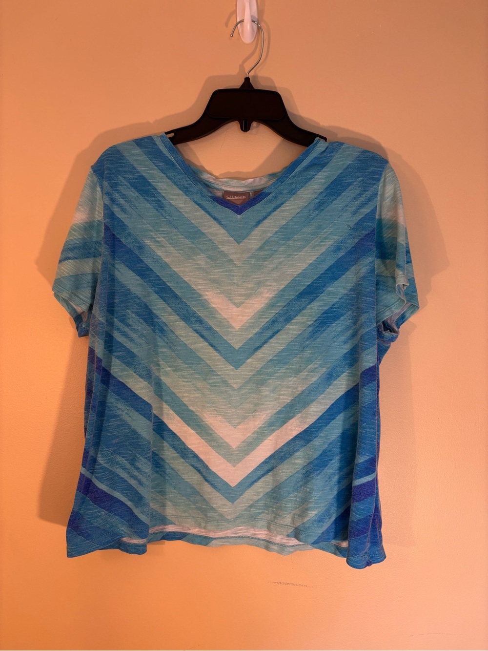 Chico's Blue Chevron V-Neck Short Sleeve Top